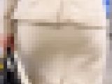 お姉さんの後ろ姿　７６　OL　巨尻　ベージュ　タイトスカート