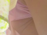 パンチラ盗撮 女子大生 ピンクパンツを電車内で接近撮影