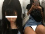 (電車対面）(顔出し)デニムのミニタイトワンピースで攻める女子大生さん…えっちな▼ぞーんを超近接接写で観察してみました!!