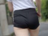 推定ヒップサイズ＝95センチのデカ尻【ウォーキング女子】
