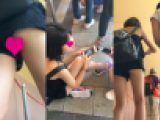 【4K街撮り】テーマパーク!!童顔ＪＫの隙間から尻肉とパンチラ！！