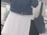 都会のお姉さん達を逆さ撮り