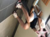若い娘の太ももが魅了的