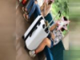 【電車対面】太ももがムチムチで食べ頃の娘