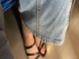 足の指が長いお姉さまの足をガン見