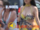 乳神降臨！思わず前かがみになったパレードと街ママ
