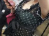 むちむち巨乳&ピンクブラ丸見えギャル