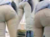 【尻ＨＤ】ベージュのパンツに喰い込みまくったパンティーのラインが丸出し…なお姉さんｗ