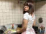 料理中のセフレを隠し撮り
