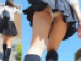 スケスケ下着がエロい現役娘の無防備な背後からのパンチラ盗撮動画