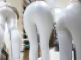 【超高画質】肥大下半身に張り付くレザーパンツにパンティーが透けまくってるｗ