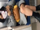 電車対面　ミニスカ美女の足がたまらねぇ