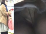 [★顔出し]パンチラ盗撮 かわいいOLさん 黒パンストの中の白パンツに超接近