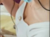 お姉さんの谷間