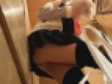 【露出狂レイヤー】ノーパンレイヤーをローアングル隠し撮り