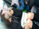 電車対面　ミニスカ太もも