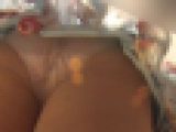 【60fpsリマスター】【再販】フルHD高画質パンチラ逆さ撮り022　セール会場のカワイコちゃん
