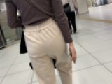 [女子大学生？2人]パンティーラインくっきり。