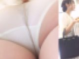[★新作][★顔出し]パンチラ盗撮 かわいいOLさん 白パンツを限界突破の超接近撮影