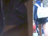 パンチラ盗撮 制服女子 紺色の水玉パンツを激写