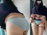 【ワンコイン人妻パンチラ】このパンティーで課題の採点やってるのが興奮させる学習塾講師おばさん