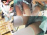 ニーハイとびきりロリ美少女??キュロットの隙間から純白ぱんちら盗撮