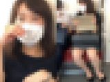 電車で移動中でも同僚と仕事をする真面目なOLさん（其の一）