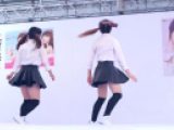 ミニスカ・ニーハイダンス