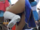 左脚を上げてポーズ見えそうで見えないコスプレ2017夏【動画】イベント編 3839と3855セット販売