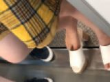 サンダル脱ぎ脱ぎ