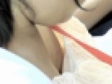 munech182 シャイな女の子の髪の毛の隙間から見える乳首