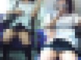 電車内で制服少女が見せたエロいスケ白Pのご褒美丸見えパンチラ