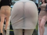 【フルHD 超高画質】限界ギリギリ!!肉感デカ尻丸出しで街中を歩くド変態オンナ!!周囲も?然…。