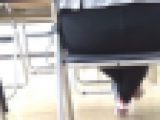 【学生巨尻】パイプ椅子に収まらないってどんなデカ尻？黒スキニーの若い尻