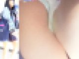 [★顔出し]パンチラ盗撮 カワイイ女子大生 水色パンツに超接近