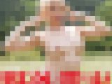 【野外露出×大量潮吹き】大自然の野っ原でおじさん5人と金髪ギャルが乱交セックス?