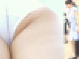 [★新作][★顔出し]パンチラ盗撮 女子大生 食い込み白パンツを接写