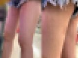 買い物中の生脚肉感下半身を追跡してみる