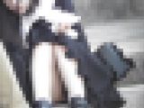 デート中のおしゃれかわいい女子の下着が見えてます