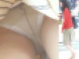 [★顔出し]パンチラ盗撮 OLさん 白パンツを超接近撮影