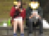 お座りお姉さん発見！！（ＦＨＤ）大変です！！パンツが見えてますよ８０