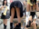 大開脚で白P丸見えロリJ○靴屋でパンチラしまくりな姿をじっくりと。。