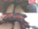 【パンチラ制服女子?033】赤チェックが似合う制服女子?スカー?の中は生足＆黒??！