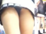 パンチラ盗撮 制服女子 超超ミニスカで黒パンツ丸見え