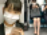 就活中の可愛い美脚女子大生を正面から撮影