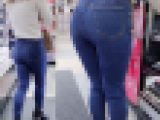 【ピチピチジーンズ】巨尻をアピールするエロそうな女