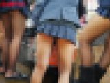 制服風女子の黒スト脚