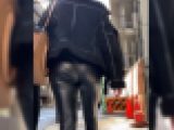 【縦4K高画質】革パンツ！左右に揺れるパツパツなお尻