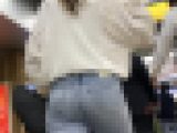 【4K縦画面】肩出しセクシーギャルのくびれ尻