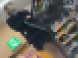 ◎ローアングル＃27 スマホブッコミ　パンツ丸見え